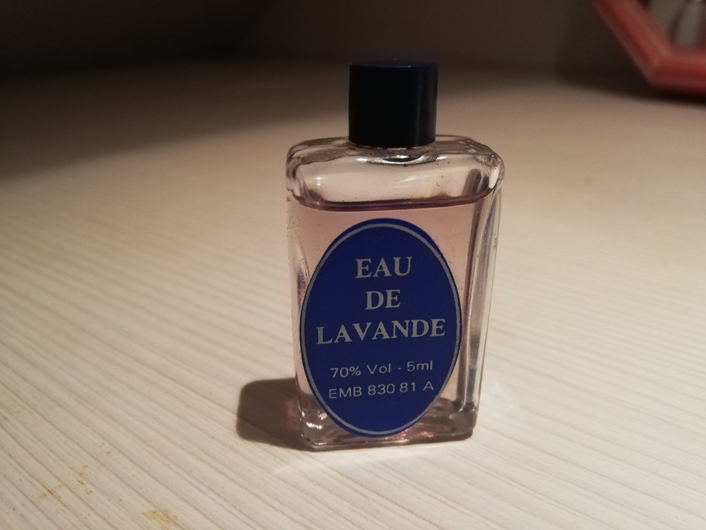 parfums beaute miniatures non identifie eau de lavande