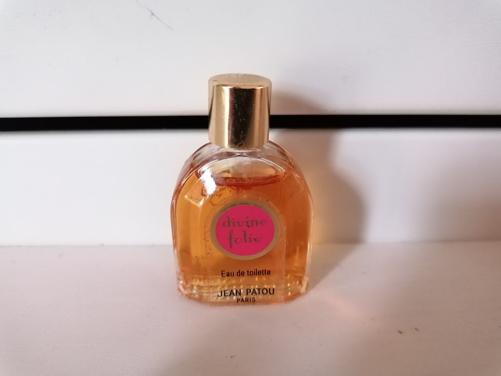 parfums beaute miniatures patou jean divine folie