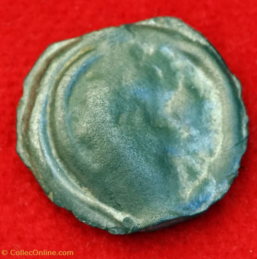 sanglier enseigne 2 avers monnaies antiques celtes sanglier enseigne 2 avers