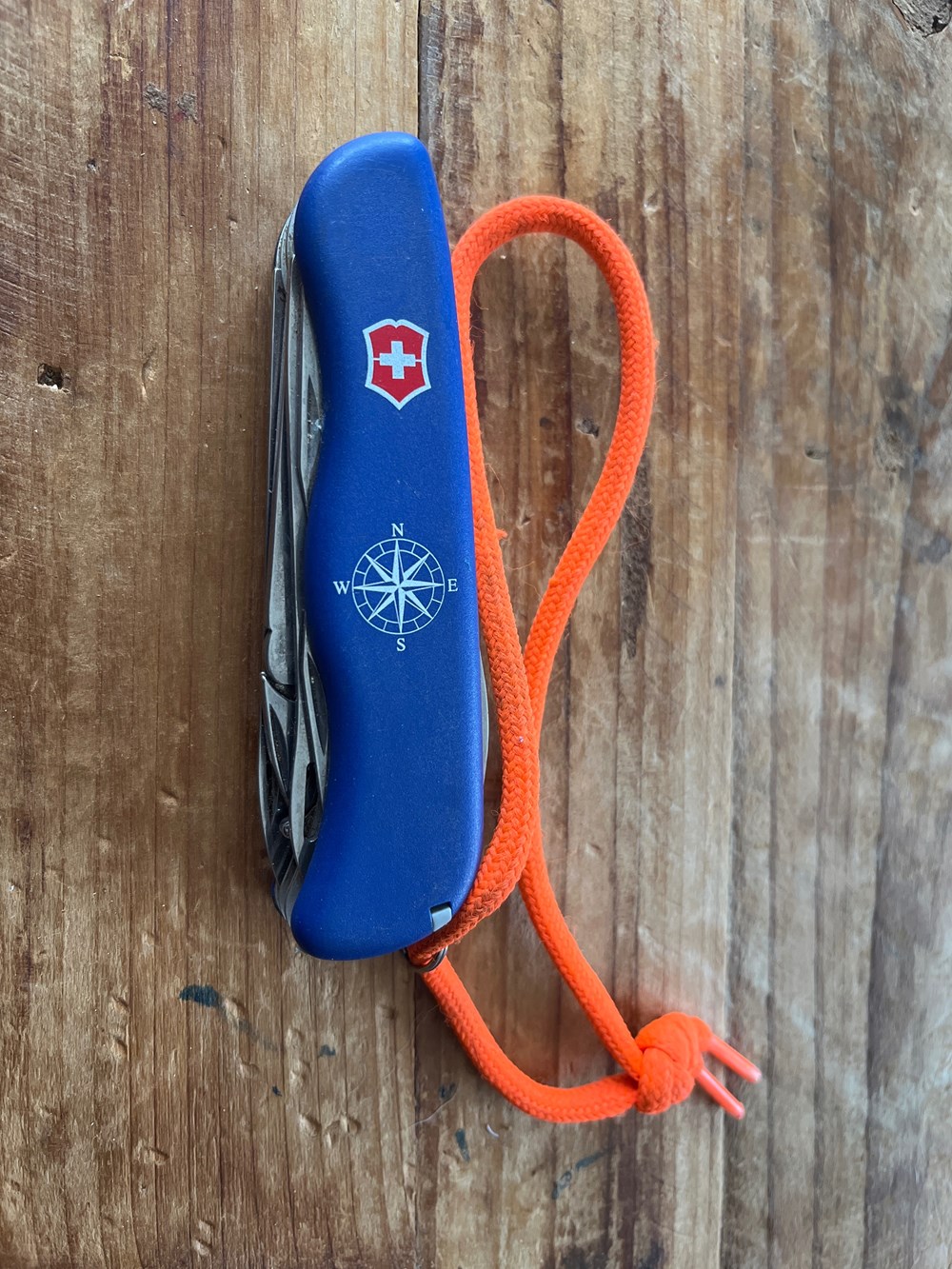 Couteau suisse, Victorinox couteaux outils couteau suisse victorinox