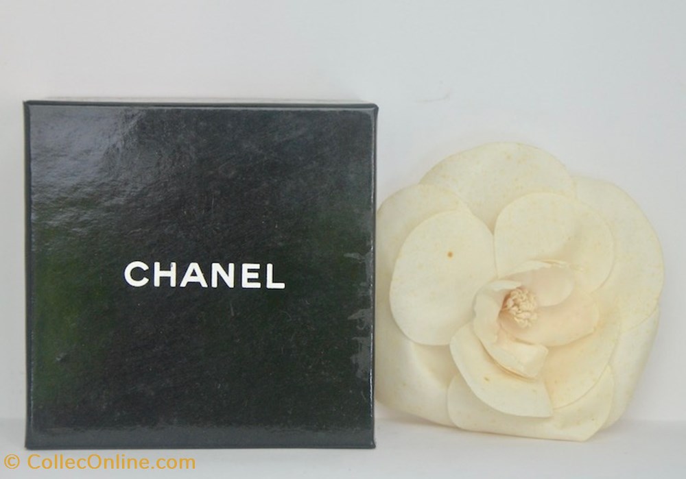 parfums beaute accessoires chanel gabrielle chanel camelias broche