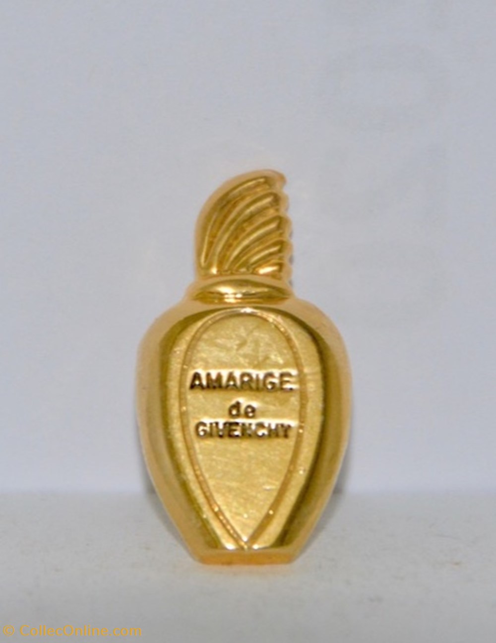 GIVENCHY - Pin's Amarige parfums beaute accessoires givenchy pin s amarige