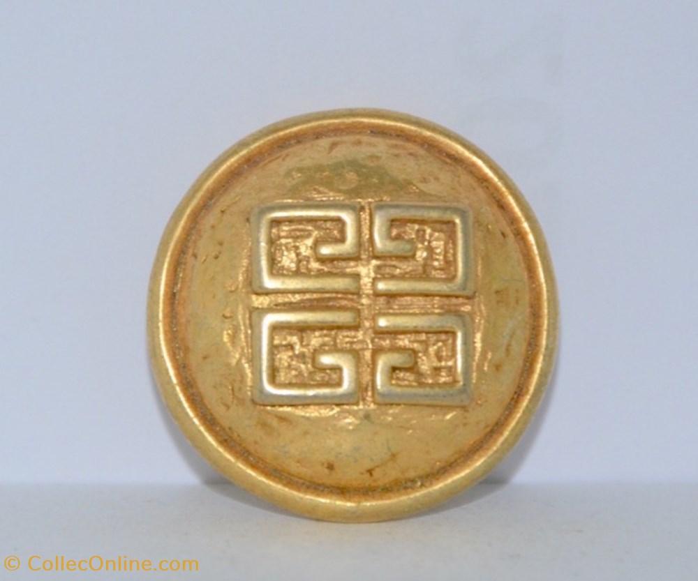 parfums beaute accessoires givenchy broche ronde logo