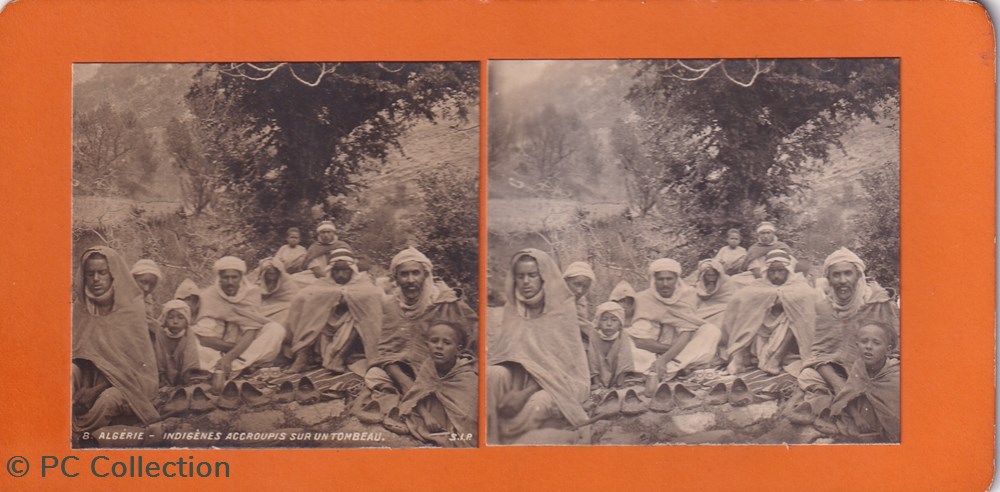 8-Algérie indigènes accroupis sur un tombeau documents anciens chromos images 8 algerie indigenes accroupis sur un tombeau
