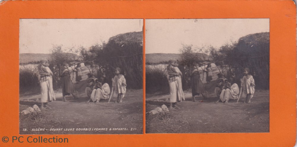 19- Algérie devant leurs gourbis femmes et enfants documents anciens chromos images 19 algerie devant leurs gourbis femmes et enfants