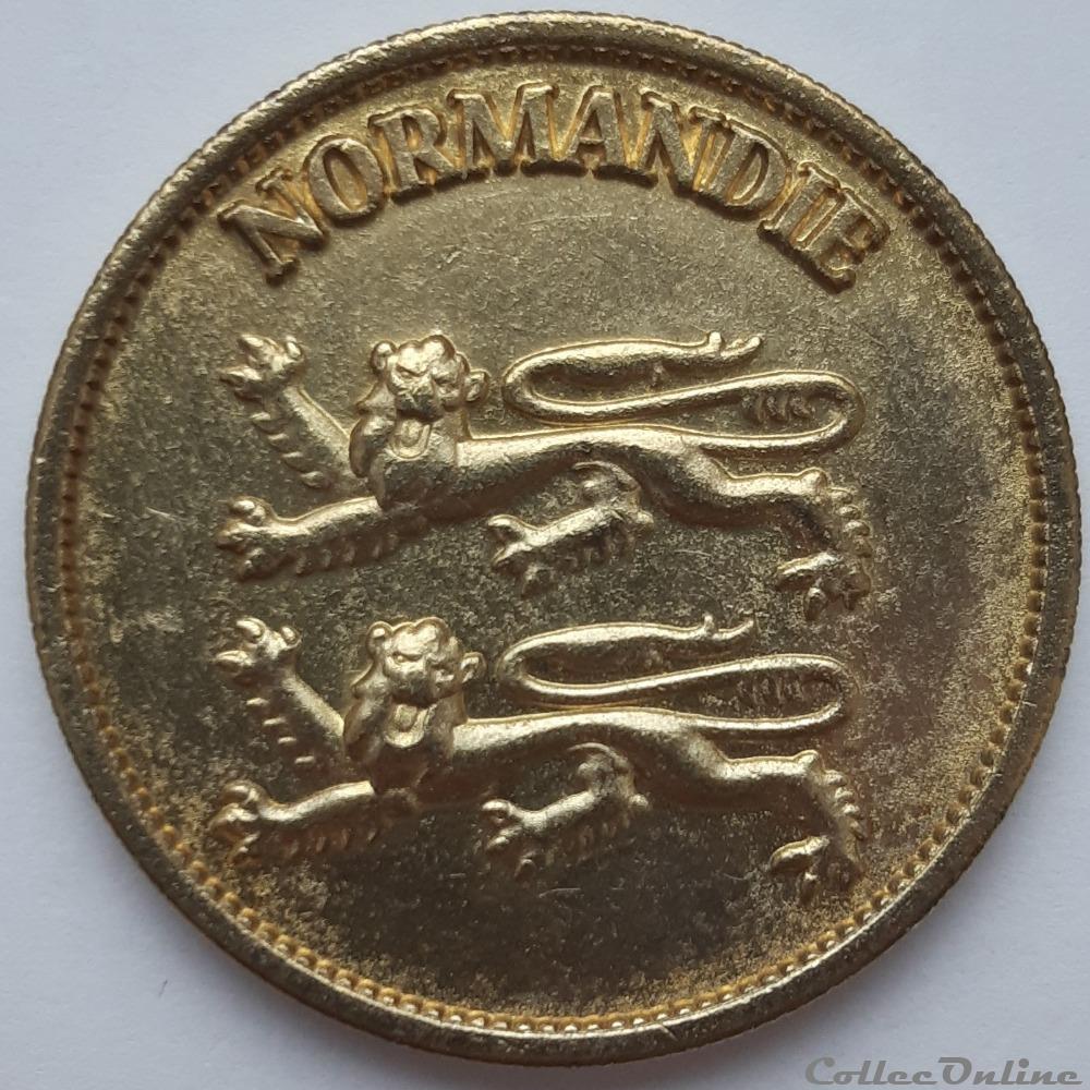 medaille normandie blason de gueules a deux leopards or