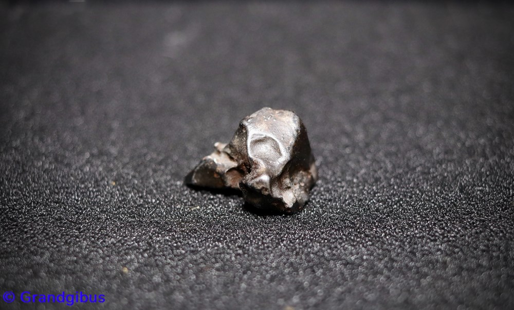 mineraux meteorites sikhote aline regmaglypte meteorite