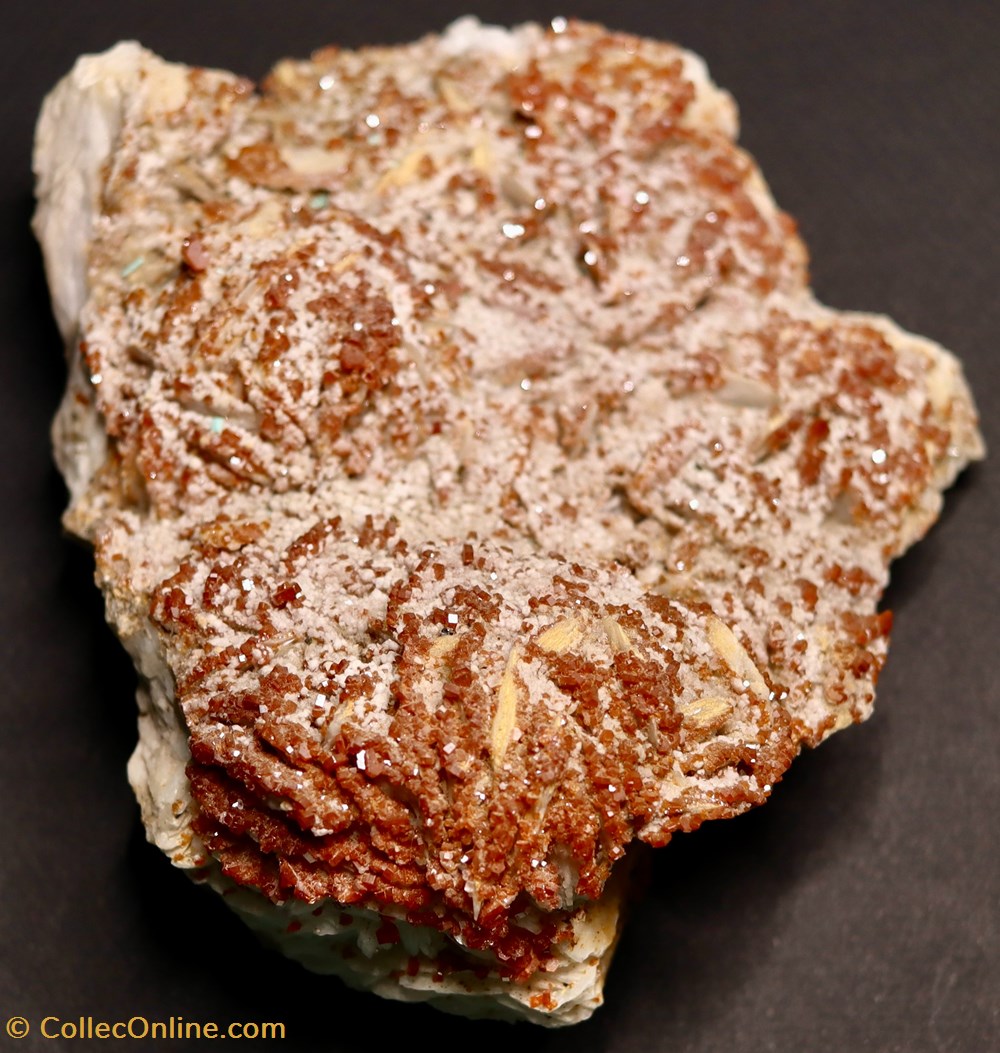 mineraux meteorites vanadinite sur barite maroc