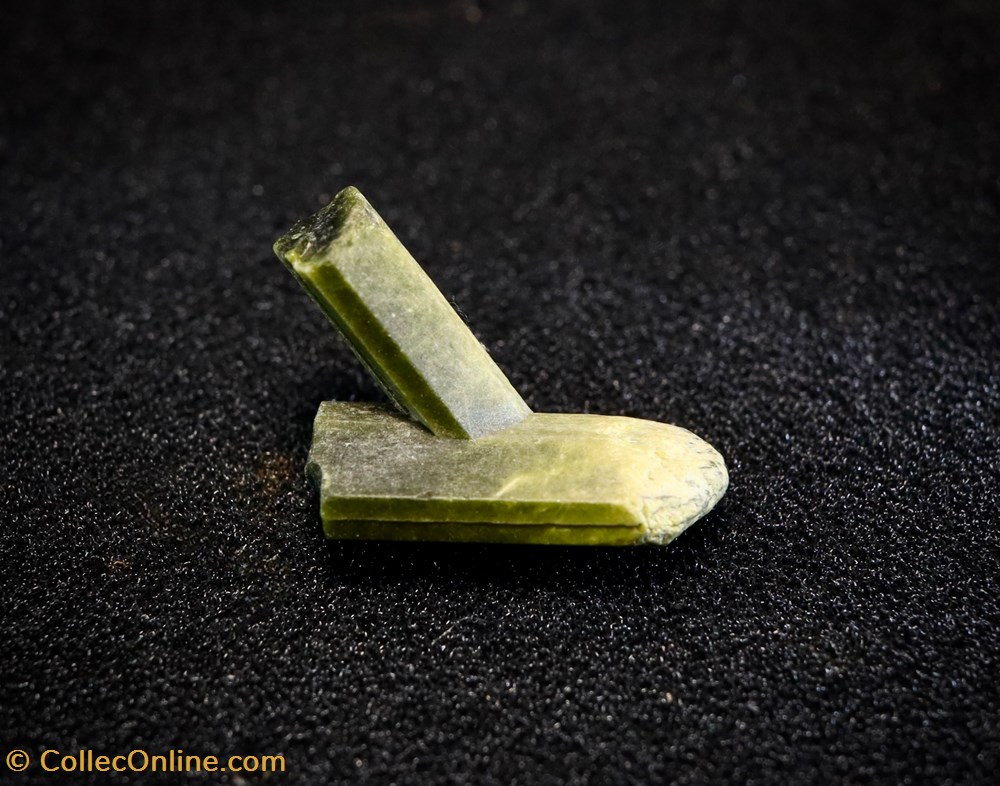 Epidote maclée mineraux meteorites epidote maclee