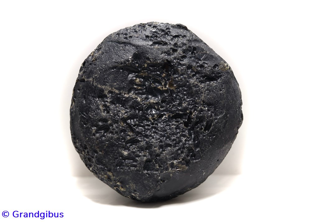 mineraux meteorites australasite tectite