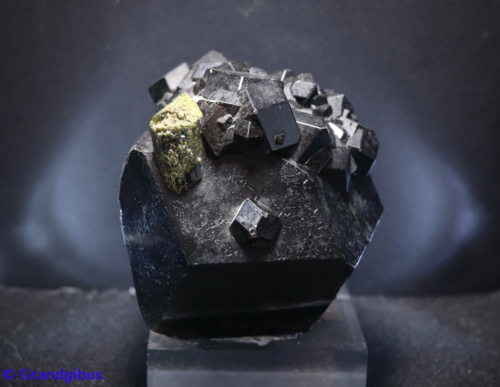 mineraux meteorites grenat melanite namibie
