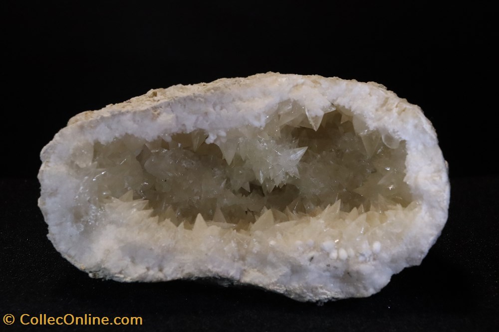Géode de calcite (Russie) 2 mineraux meteorites geode de calcite russie