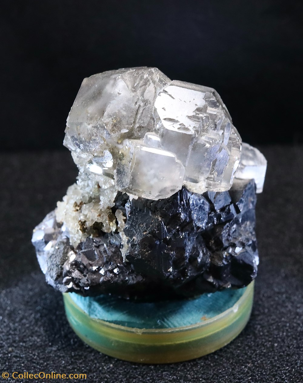 Fluorine (Dalnegorsk, Russie) mineraux meteorites fluorine dalnegorsk russie
