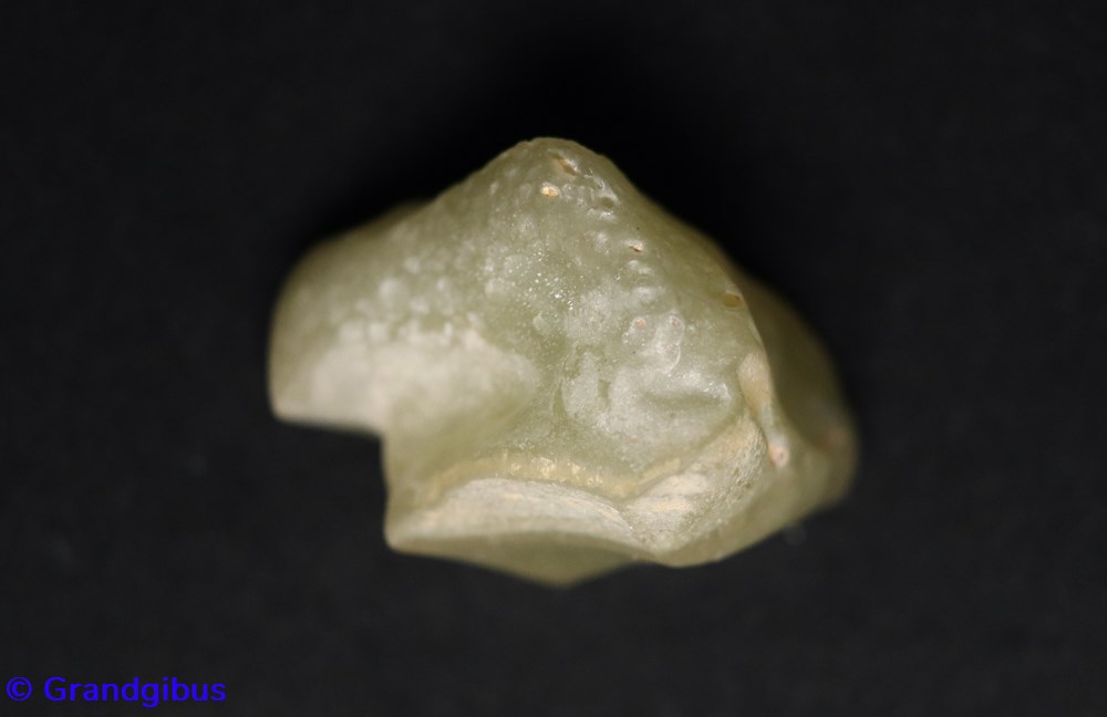 mineraux meteorites verre libyque tectite