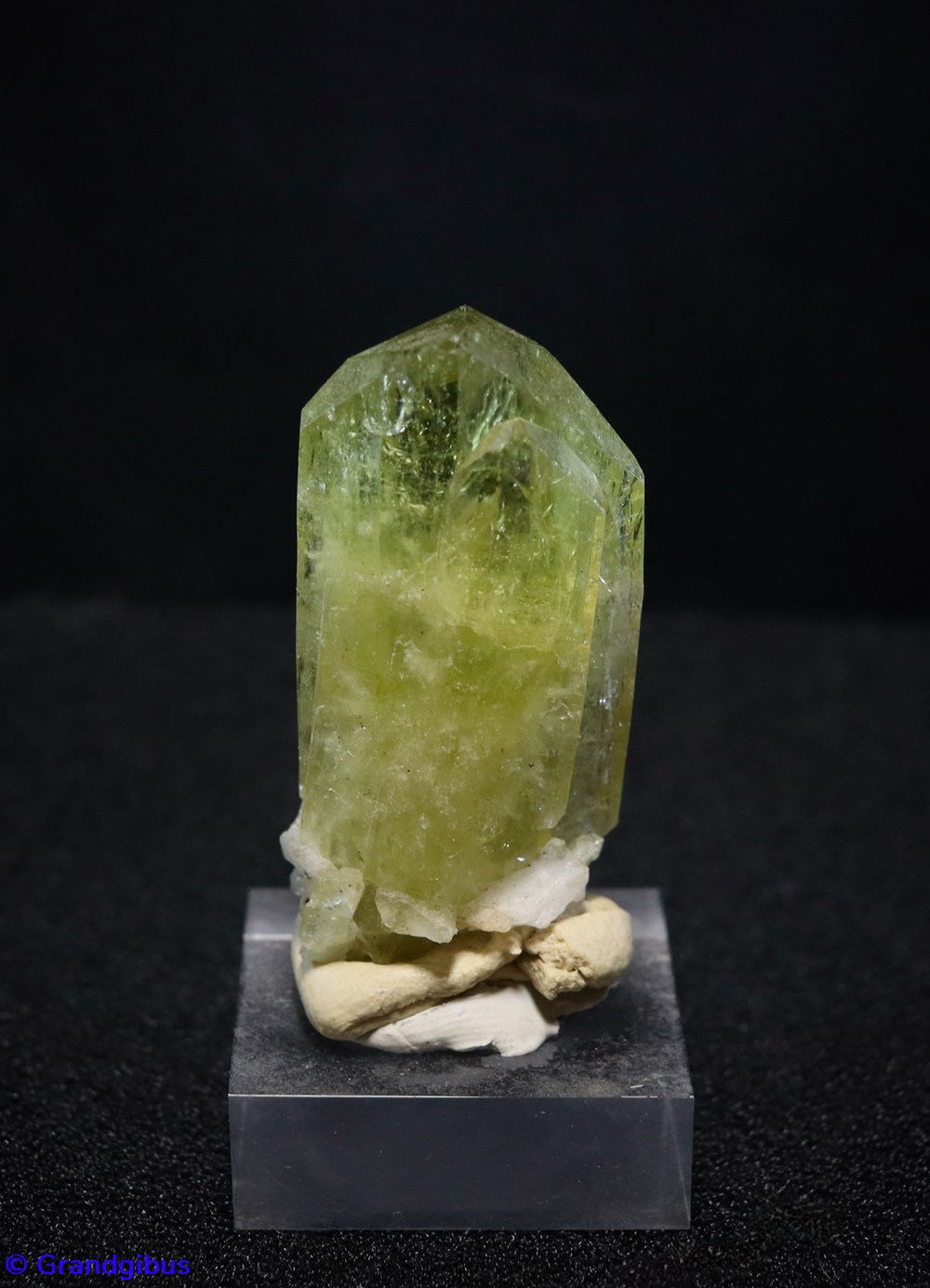 Brazilianite (Brésil) mineraux meteorites brazilianite bresil
