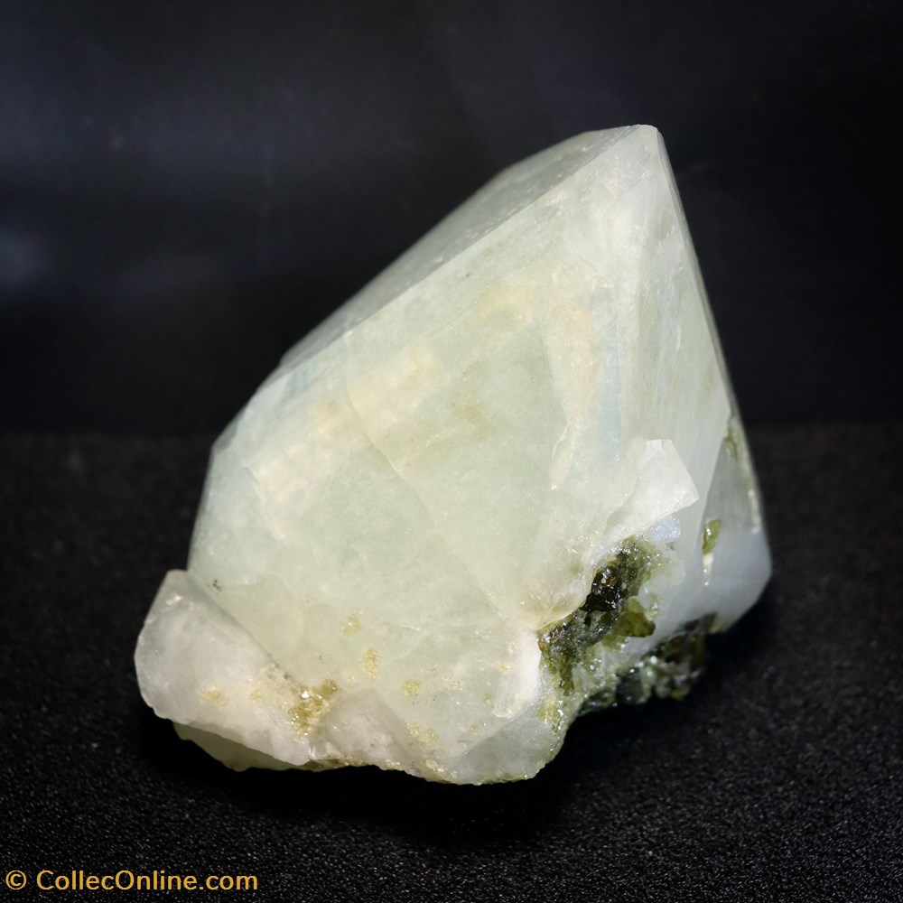 mineraux meteorites datolite monocristal dalnegorsk russie