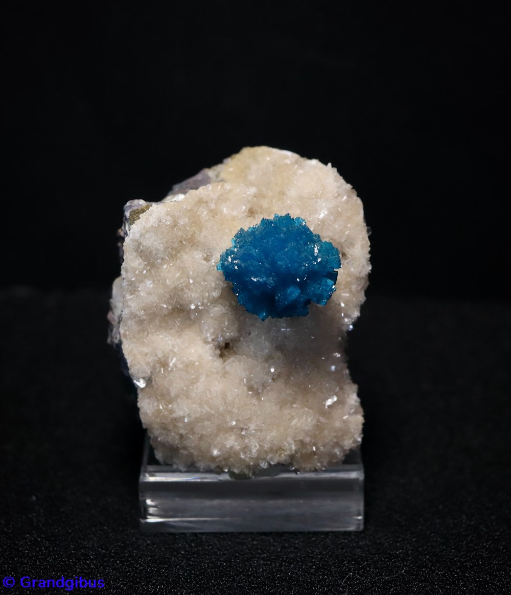 Cavansite (Poona, Inde) mineraux meteorites cavansite poona inde
