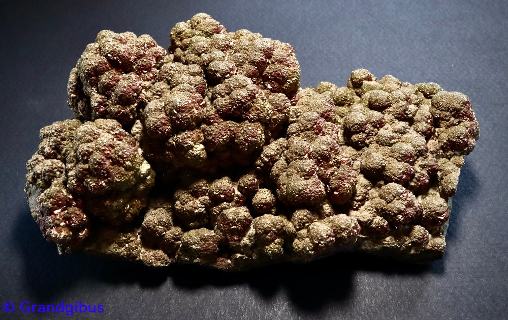mineraux meteorites natif cuivre irise cristallise
