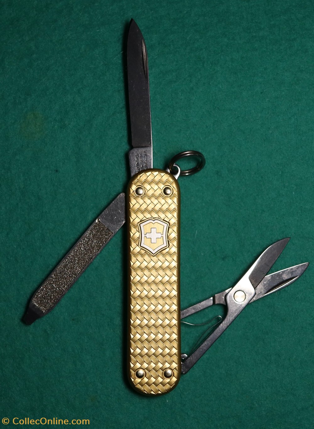 Victorinox -Classic Precious Alox - Brass Gold couteaux de poches victorinox classic precious alox brass gold