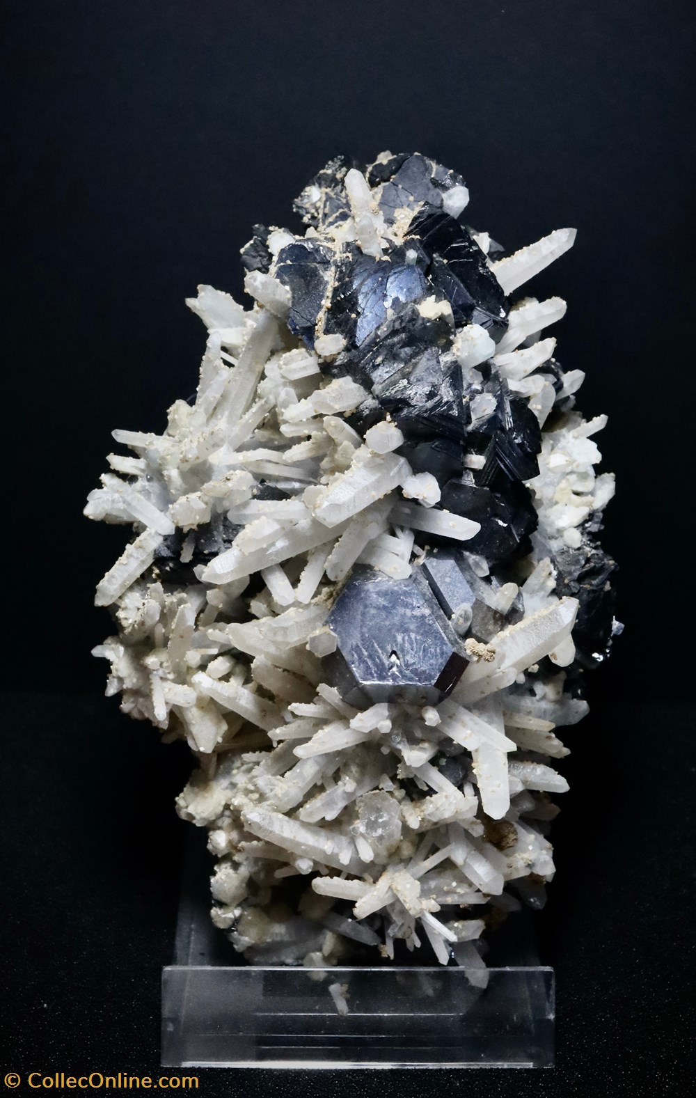 Galène, sphalérite et quartz (Dalnegorsk, Russie) mineraux meteorites galene sphalerite et quartz dalnegorsk russie