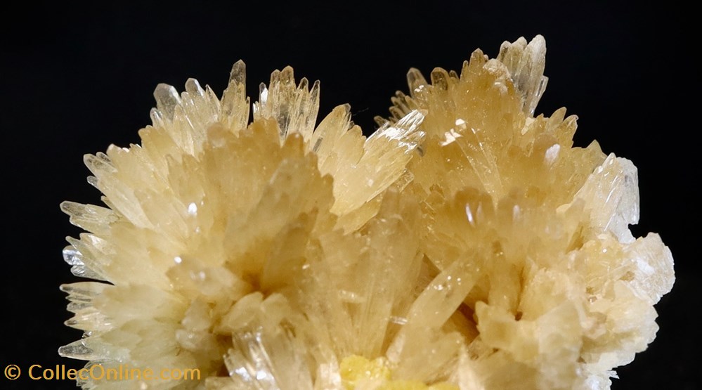 Célestite soufrée (Pologne) 3 mineraux meteorites celestine celestite soufree pologne