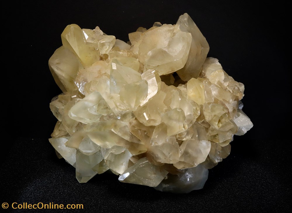 Datolite, gerbe (Dalnegorsk, Russie) mineraux meteorites datolite gerbe dalnegorsk russie