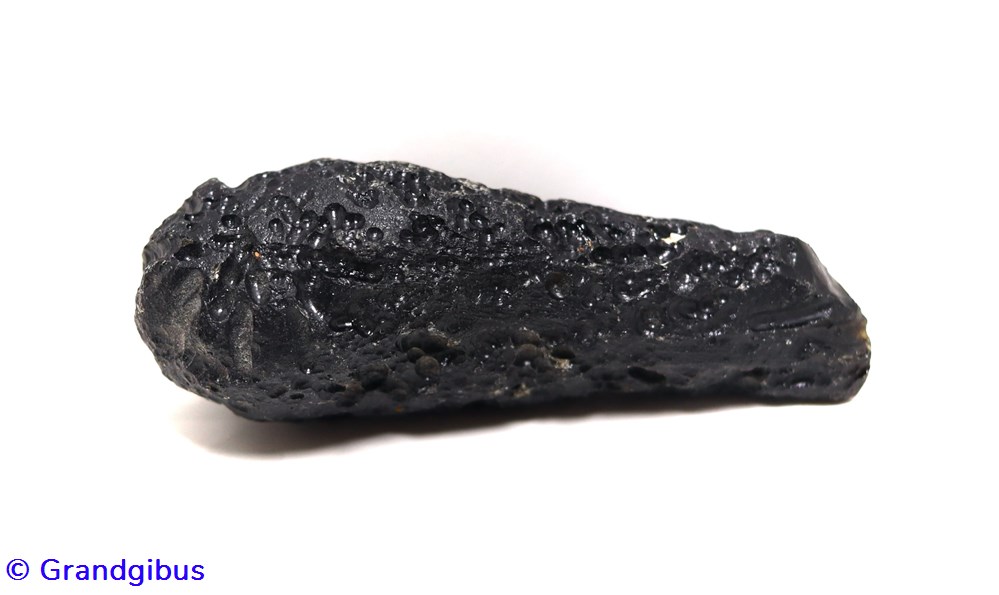 mineraux meteorites australasite en goutte tectite