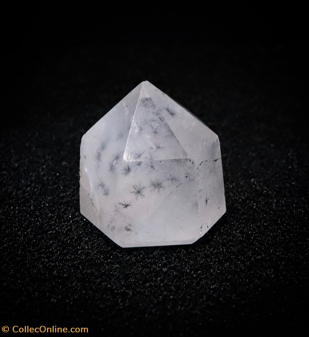 Quartz à hollandite mineraux meteorites quartz a hollandite