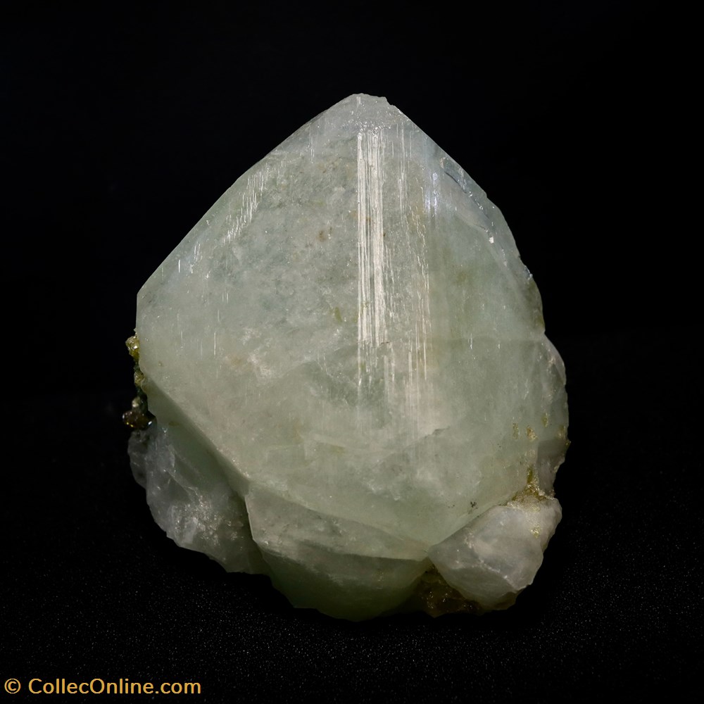 mineraux meteorites datolite monocristal dalnegorsk russie