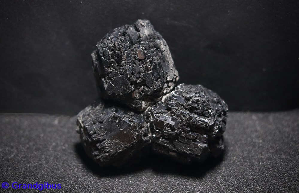 Schorlite - Tourmaline noire (Erongo, Namibie) mineraux meteorites skutterudite schorlite tourmaline noire erongo namibie