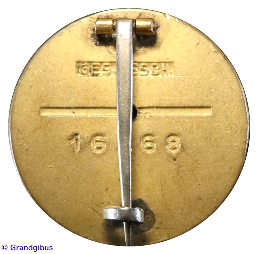 Insigne d'honneur or du NSDAP (n° 16268) 3 militaria medailles insignes insigne honneur or du nsdap n 16268