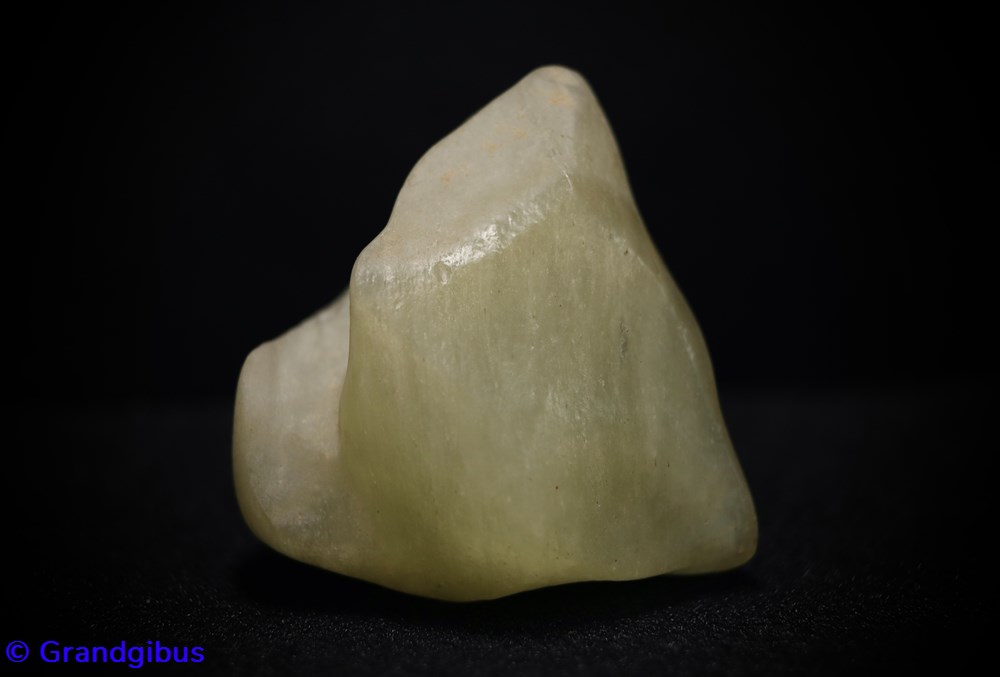 mineraux meteorites verre libyque tectite