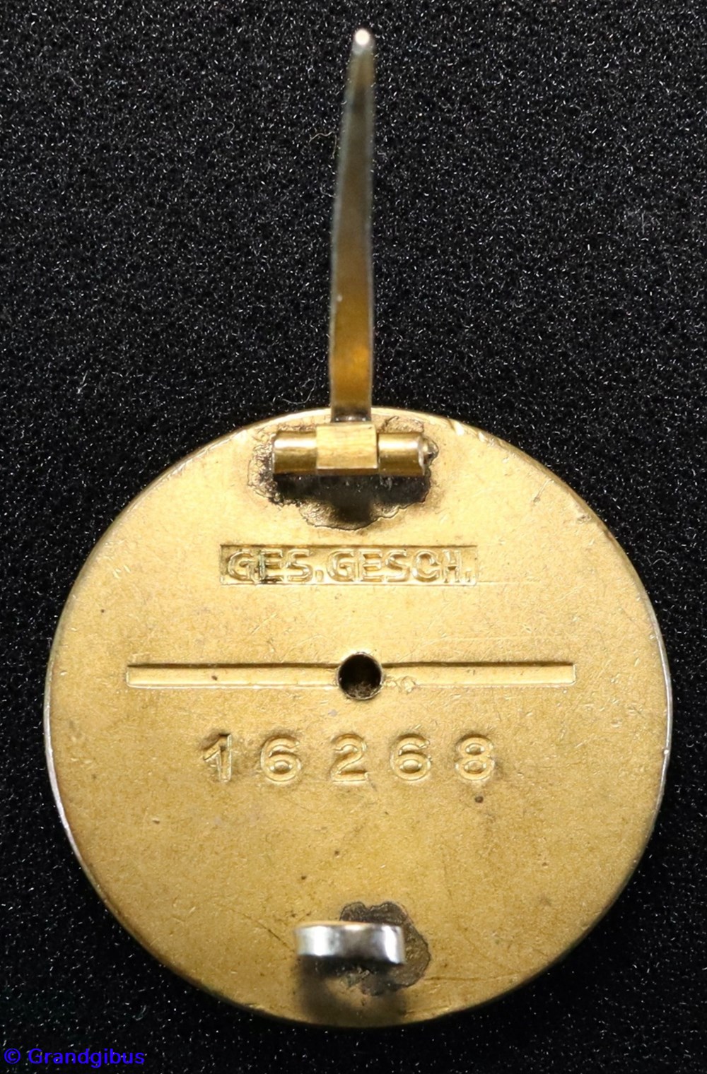 Insigne d'honneur or du NSDAP (n° 16268) 4 militaria medailles insignes insigne honneur or du nsdap n 16268