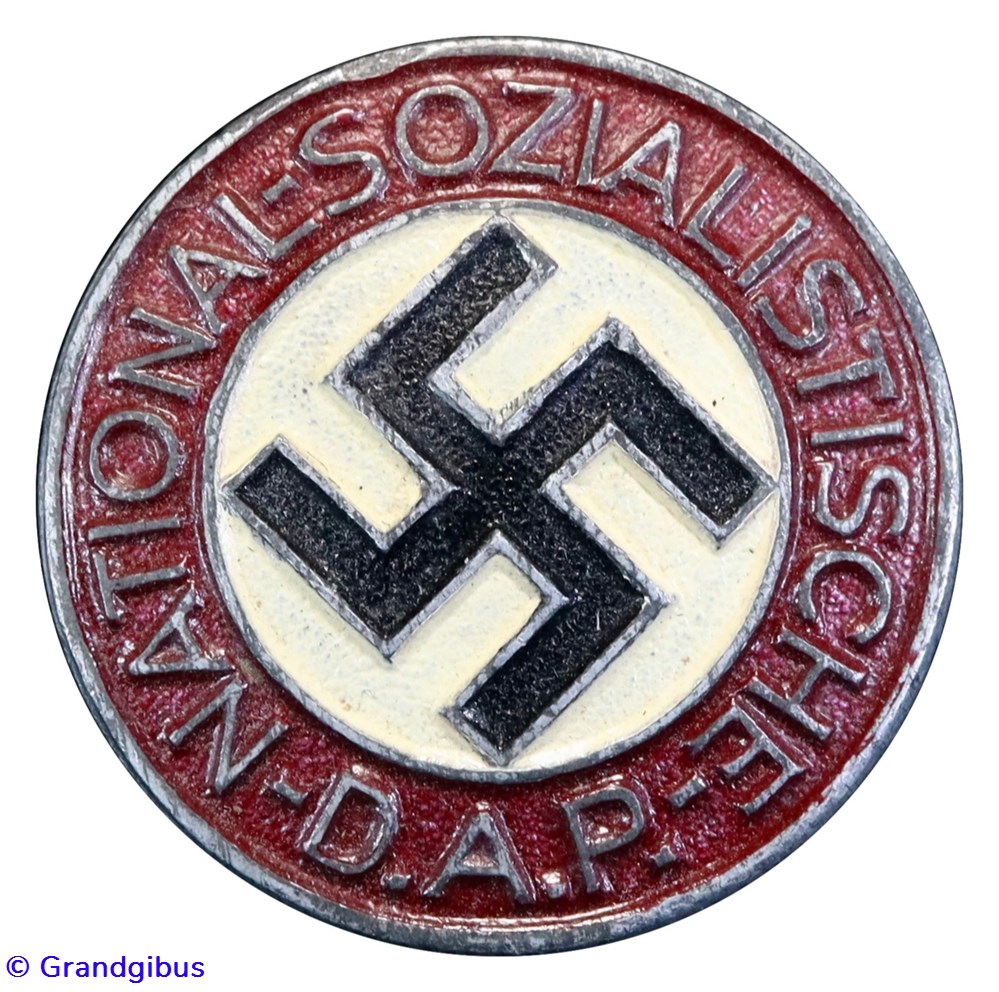 Insigne du N.S.D.A.P - M1/77 (RZM) 2 militaria medailles insignes insigne du n s d a p m1 77 rzm