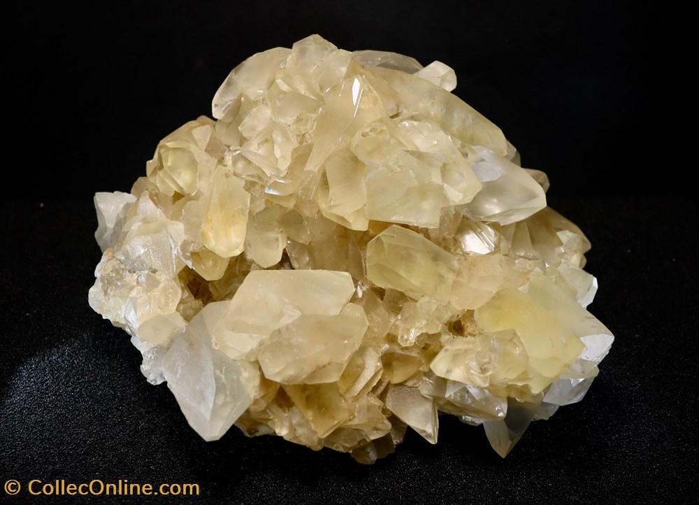 Datolite, gerbe (Dalnegorsk, Russie) mineraux meteorites datolite gerbe dalnegorsk russie