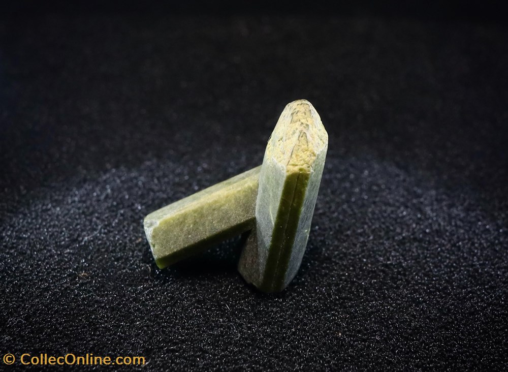 Epidote maclée mineraux meteorites epidote maclee