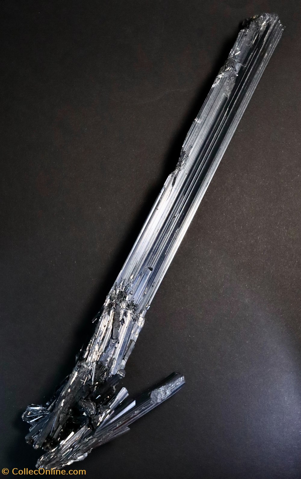 Stibnite 2 mineraux meteorites stibnite