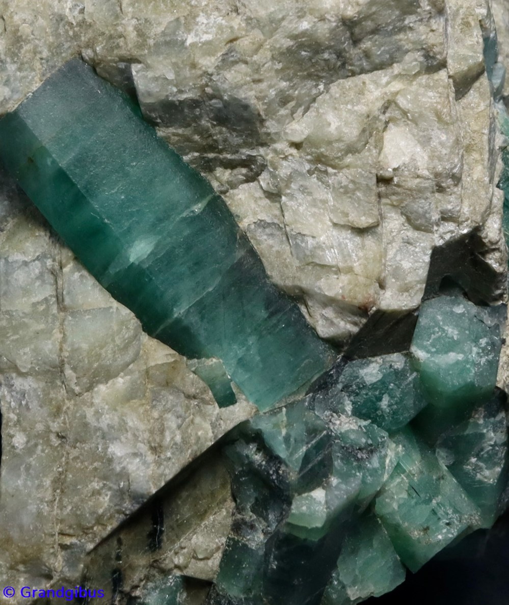mineraux meteorites beryl emeraude