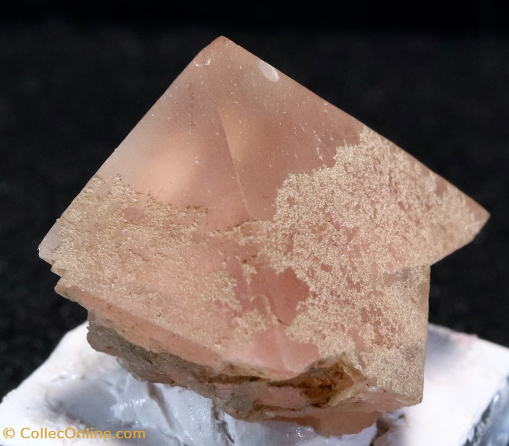 Fluorine rose (Chamonix, France) mineraux meteorites fluorine rose chamonix france