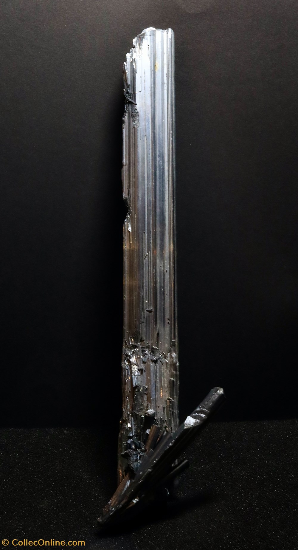 Stibnite mineraux meteorites stibnite