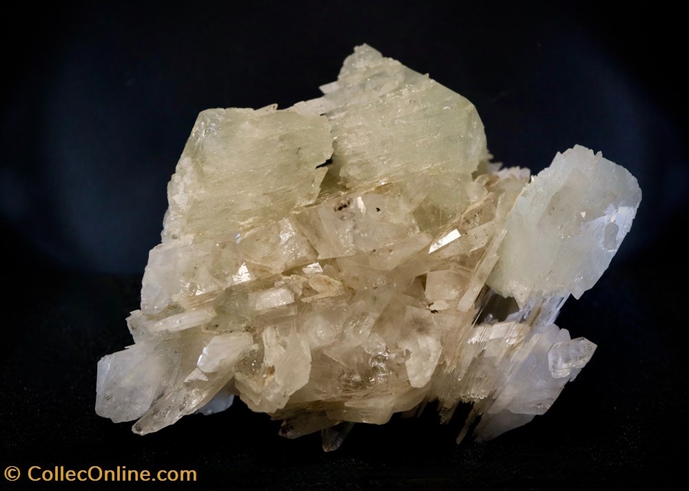 mineraux meteorites datolite cristallisation interrompue dalnegorsk russie