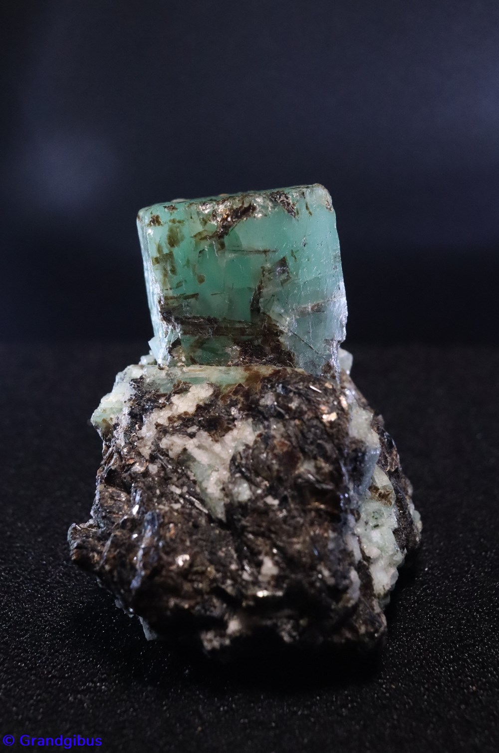 Emeraude mineraux meteorites beryl emeraude