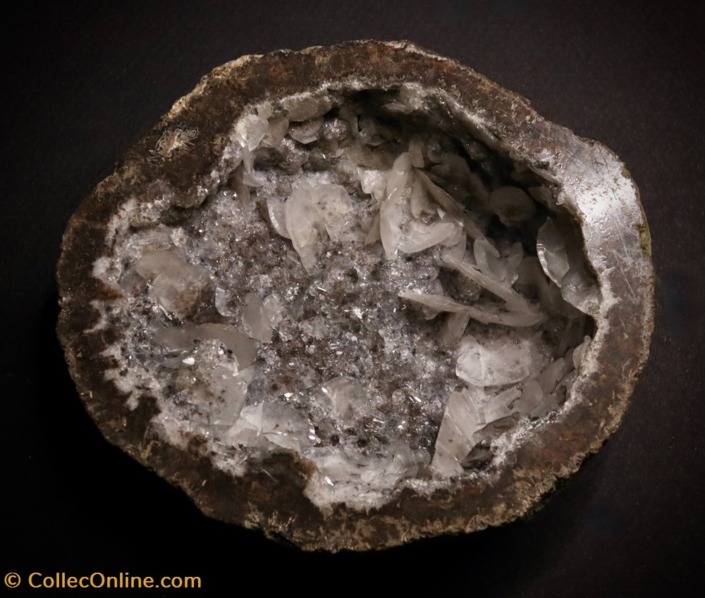 Calcite, géode en ailes d'anges (Dalnegorsk) mineraux meteorites calcite geode en ailes anges dalnegorsk