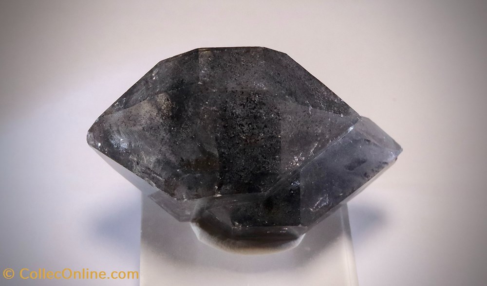 Quartz à inclusion d'hématite mineraux meteorites macle quartz a inclusion hematite