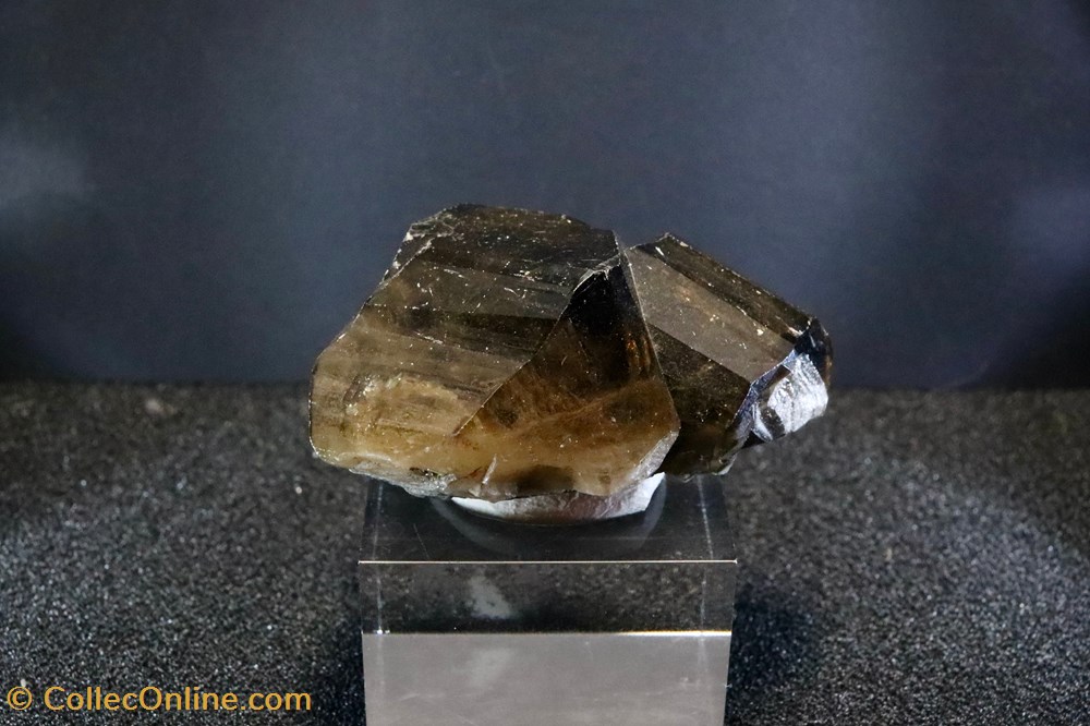 Cassitérite maclée (Bolivie) 2 mineraux meteorites cassiterite maclee bolivie