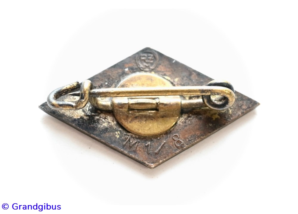 Insigne de membre de la jeunesse hitlérienne - M 1 / 8 (RZM) 3 militaria medailles insignes insigne de membre de la jeunesse hitlerienne m 1 8 rzm