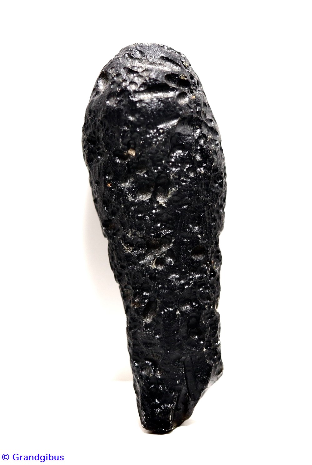 mineraux meteorites australasite en goutte tectite