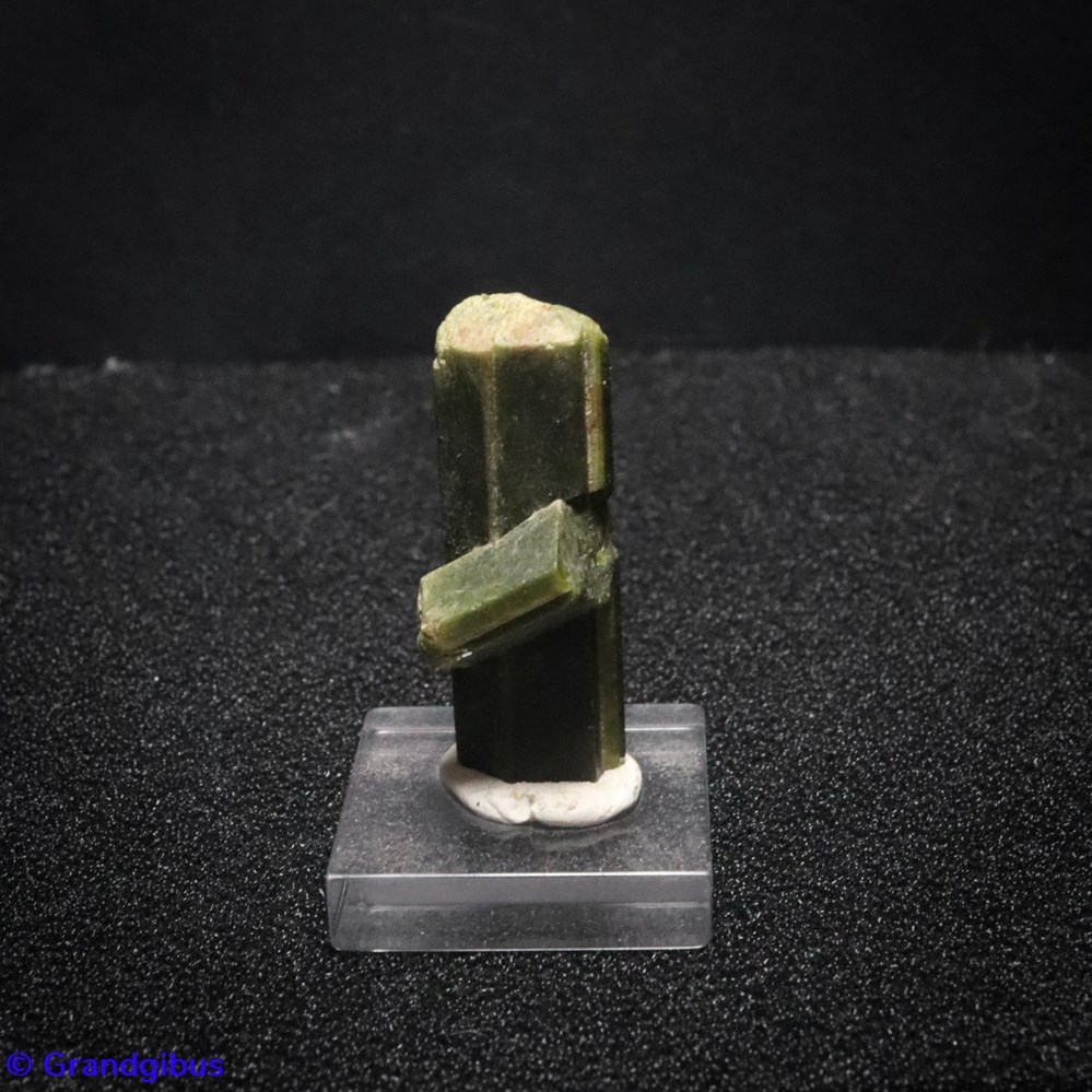mineraux meteorites epidote maclee