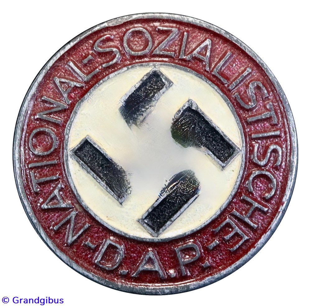 Insigne du N.S.D.A.P - M1/77 (RZM) militaria medailles insignes insigne du n s d a p m1 77 rzm