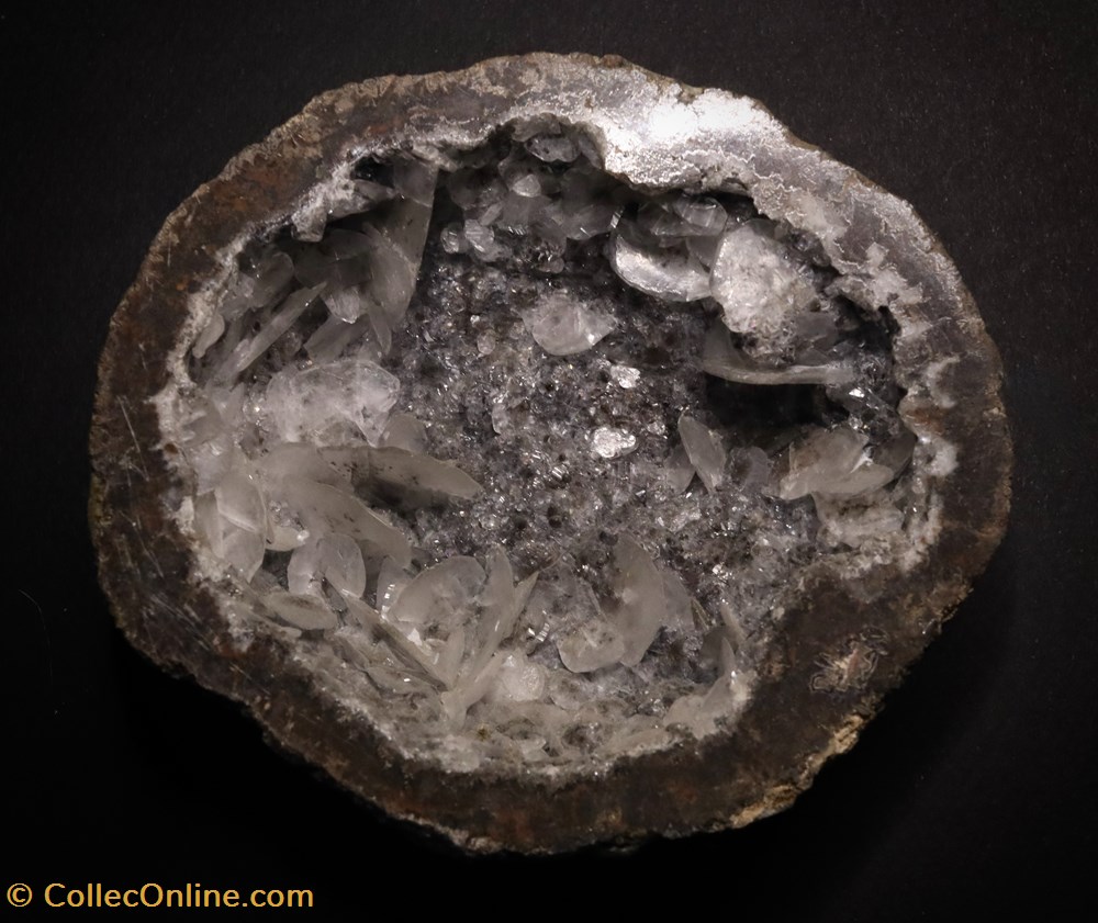 Calcite, géode en ailes d'anges (Dalnegorsk) mineraux meteorites calcite geode en ailes anges dalnegorsk